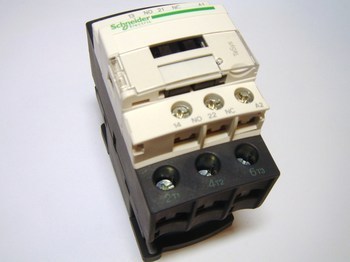 <p>
	Куплю контакторы 3-фазные 40A, LC1D25, Schneider Electric</p>
