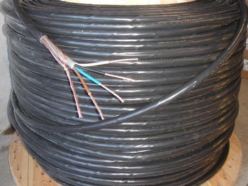 <p>
	Куплю медный земляной кабель 4 x 10 + 10 мм²</p>
