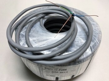 <p>
	Куплю гибкую гофрированную трубу с проводами 3 x 1,5 мм²</p>
