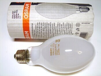 <p>
	Натриевая лампа 70Вт, <font color="#ff0000">со всртоенным стартёром</font>, Osram Vialox NAV-E 70 W/I(SON-E), 015590</p>
