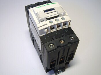 <p>
	Куплю контакторы 3-фазные 80A, LC1D65, Schneider Electric</p>
