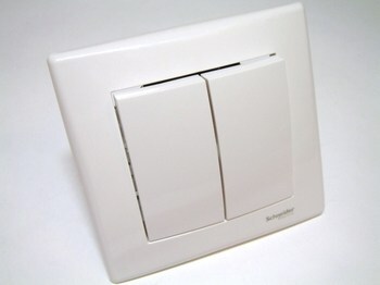 <p>
	Выключатель двухклавишный скрытой установки Schneider Electric (серия - Sedna) SDN0300121</p>
