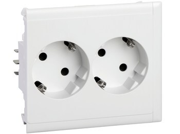 <p>
	Pistikupesa kaablikarbikusse 2-ne, 37° viltu, Schneider Electric, CYB-PS, 5940010</p>
