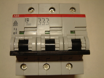 <p>
	Куплю модульные автоматические выключатели 3-фазные, C 80A, ABB</p>
