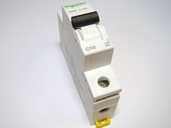 <p>
	Модульный автоматический выключатель 1-фазный, C 10A, Schneider Electric, K60N, A9K02110, 047830</p>
