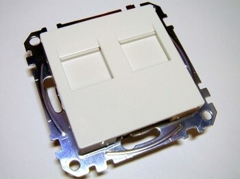 <p>
	Keskplaat 2-ne Schneider Electric (sari - Exxact) arvuti-telefonipesa kate, WDE002377</p>
