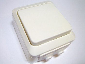 <p>
	Ostan lihtlüliteid(ühe klahviga) pindpaigaldusega niiskuskindlaid</p>
