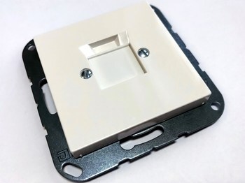 <p>
	Arvuti-telefoni 1-ne katteplaat Jung (sari - AS500/A500), A569-1NWEWW</p>

