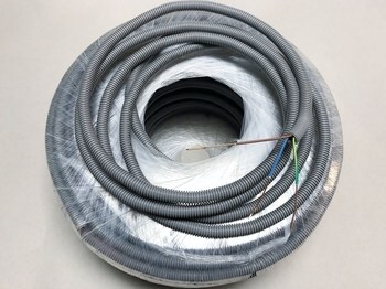 <p>
	<span style="color:#ff0000;">Halogeenivaba</span> painduv kõritoru juhtmetega 3 G 1,5 mm², Pmflex</p>
