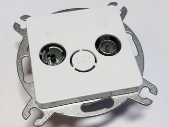 <p>
	TV - antenni süvispaigaldusega pistikupesa Hager Polo (sari - Optima), 12033002</p>
