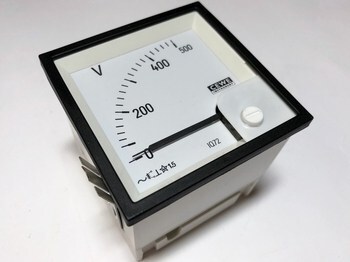 <p>
	Voltmeeter analoog 0-500V, IQ72, Cewe, 8712</p>
