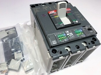 <p>
	Автоматический выключатель 3-фазный, 160A, ABB, SACE Tmax XT2N160, 1SDA067058R1</p>
