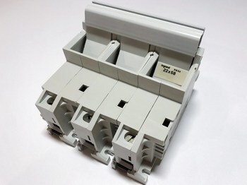 <p>
	Moodulsulavkaitsmelüliti 3-faasiline 100A, Legrand, 21604</p>
