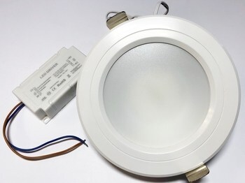 <p>
	<span style="color:#ff0000;">LED</span> ripplaevalgusti 15 W</p>
