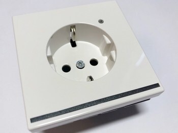 <p>
	Розетка скрытой установки&nbsp;Ensto (серия - Intro), LS1520-OWWLNWFI, 2513520</p>
