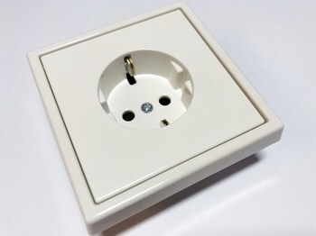 <p>
	Розетка скрытой установки&nbsp;Ensto (серия - Intro), LS1520NKIWWKFI, 2513531</p>
