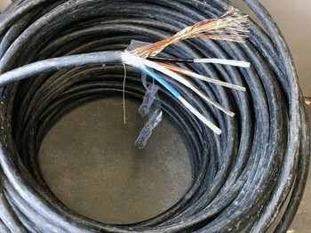 <p>
	<span style="color:#ff0000;">Безгалогенный</span> алюминиевый земляной кабель 4 x 70 мм², AXQJ 4x70/21, NKT Cables</p>
