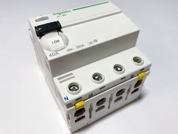 <p>
	Aвтомат тока утечки 3-фазный 40 A, 30мA(0,03A), Schneider Electric, Acti9-ilD, A9Z21440, 044320</p>
