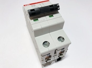 <p>
	Модульный автоматический выключатель 2-фазный B 10A, ABB, S202-B10, 2CDS252001R0105</p>
