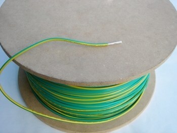 <p>
	Медный провод 0,75 мм², жёлто-зелёный</p>
