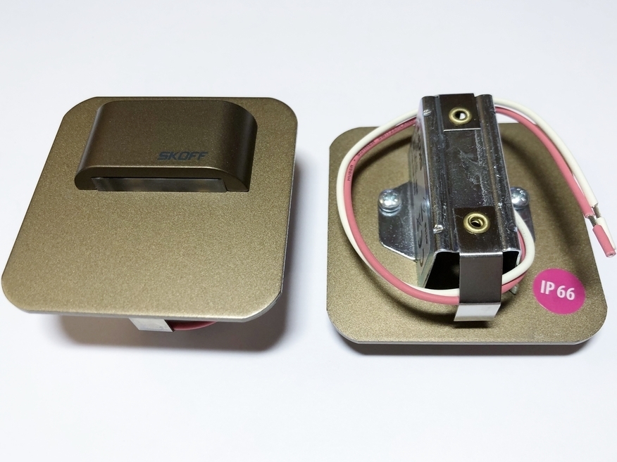 <p>
	Светодиодный лестничный светильник 0,4 Вт, 10В DC, Salsa Mini Short, Skoff</p>
