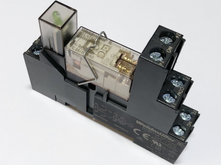 <p>
	Реле Weidmüller, RCL425024 вместе с гнездом SRC-I 2CO</p>
