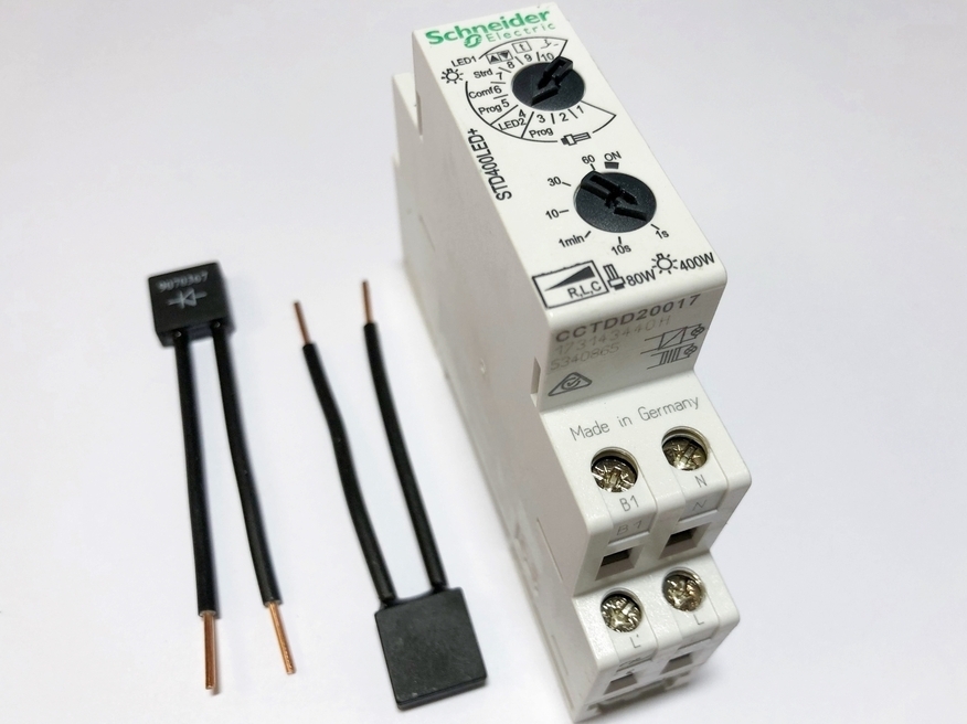 <p>
	Регулятор света CCTDD20017, Schneider Electric, STD400LED+</p>
