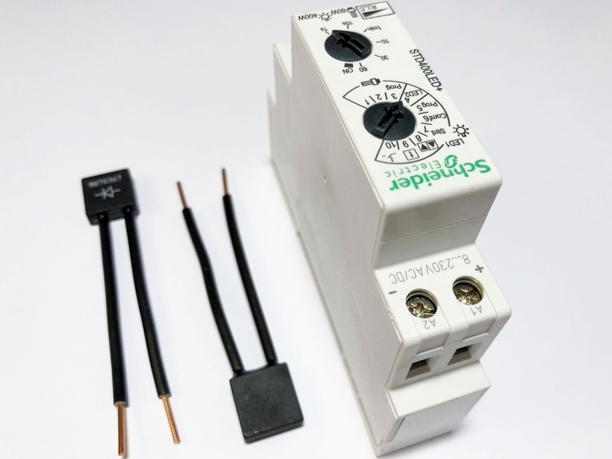 <p>
	Регулятор света CCTDD20017, Schneider Electric, STD400LED+</p>
