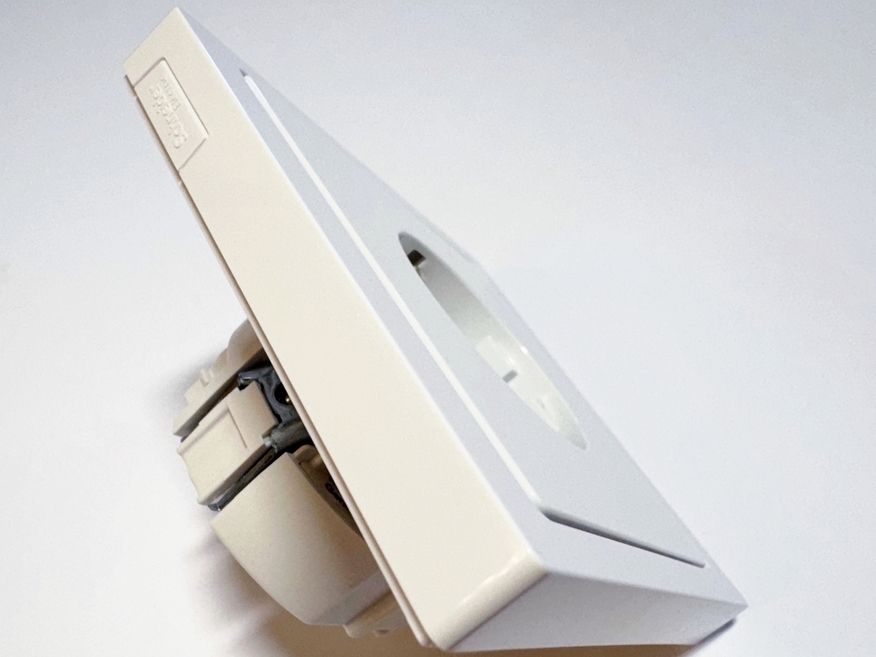 <p>
	Розетка скрытой установки Schneider Electric (серия - Merten/System Design) MTN2300-6035, 088901</p>
