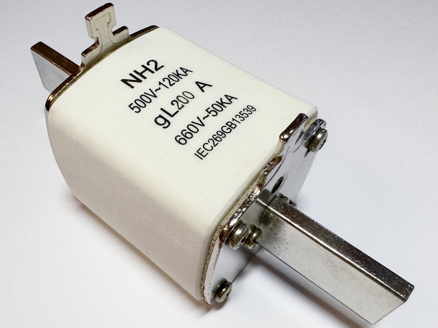 <p>
	Sulavkaitsmed 200A, NH2</p>
