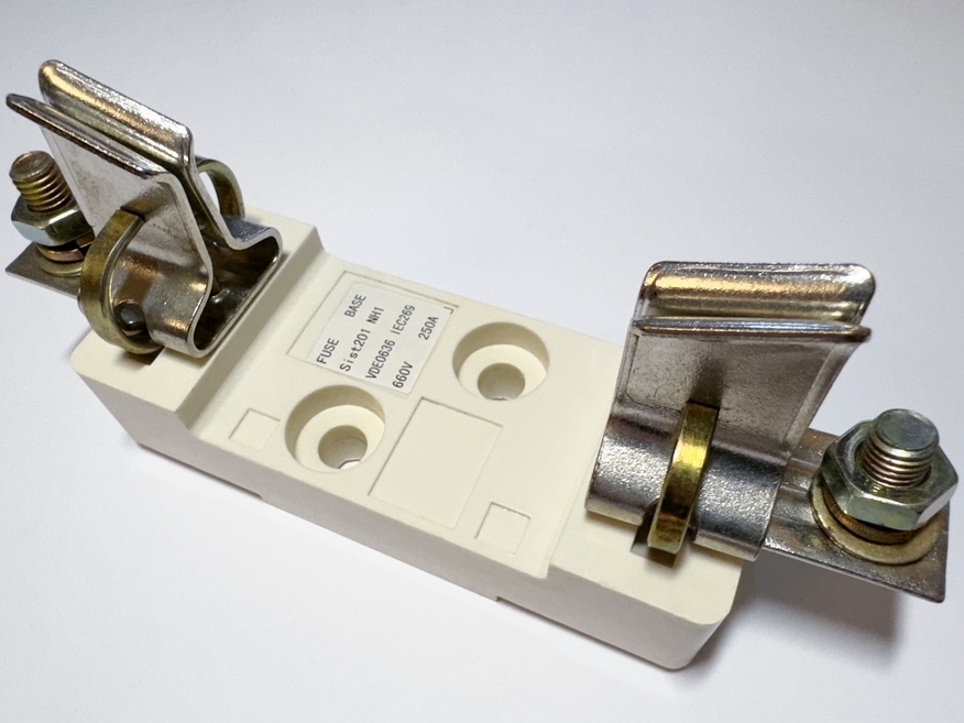 <p>
	Sulavkaitsme alus 250A, Sist 201, NH1</p>
