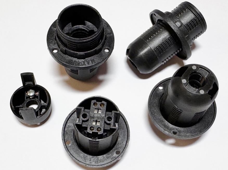 <p>
	Pirnipesa keermega ja rõngaga, must, sokkel E14</p>
