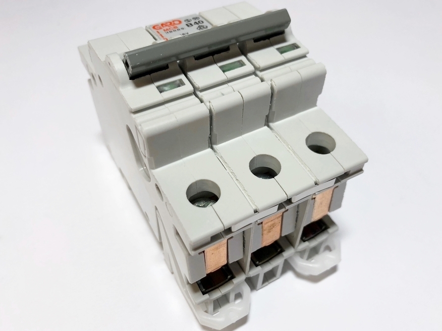 <p>
	Moodulkaitselüliti 3-faasiline, B 40A, Garo, MCB</p>
