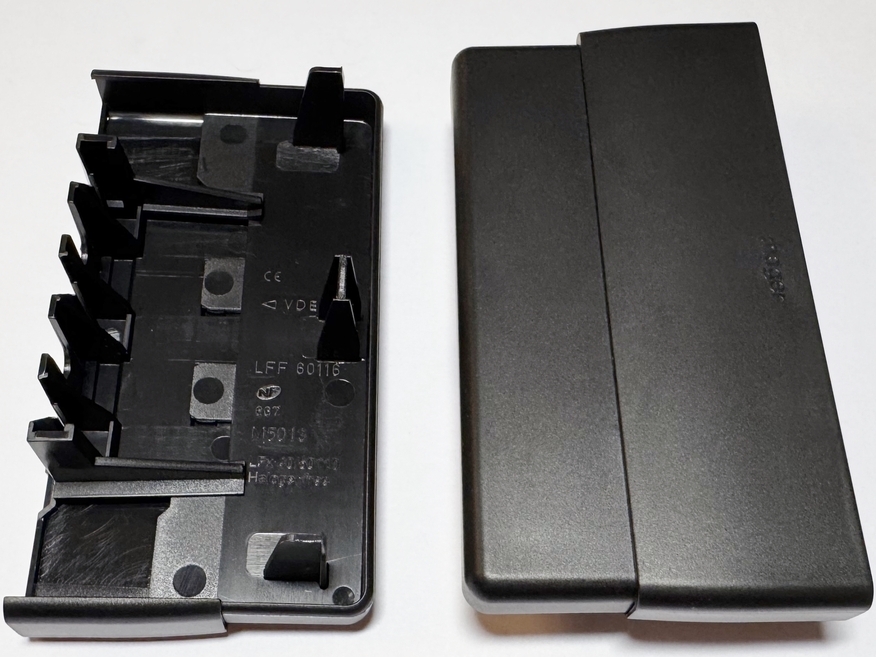 <p>
	Kaablikarbiku otsakaas LFF601169011, Hager, 127357112</p>
