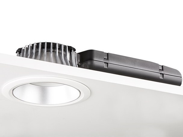 <p>
	Светодиодный светильник 20 Вт, D70-R195 LED 2200 <strong>DALI</strong> 840 LI SI/WH TRIM, Glamox, D70515371</p>
