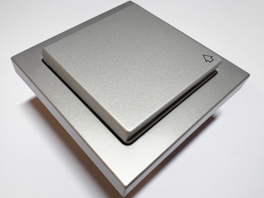 <p>
	Розетка скрытой установки влагостойкая Berker (серия - Q.1/Q.3/Q.7), 47516084</p>
