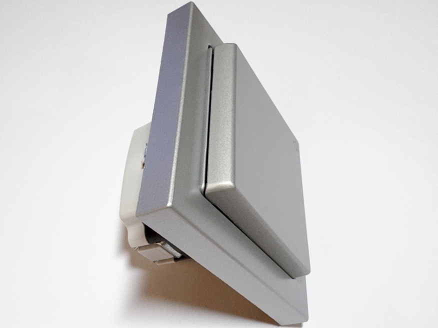 <p>
	Розетка скрытой установки влагостойкая Berker (серия - Q.1/Q.3/Q.7), 47516084</p>
