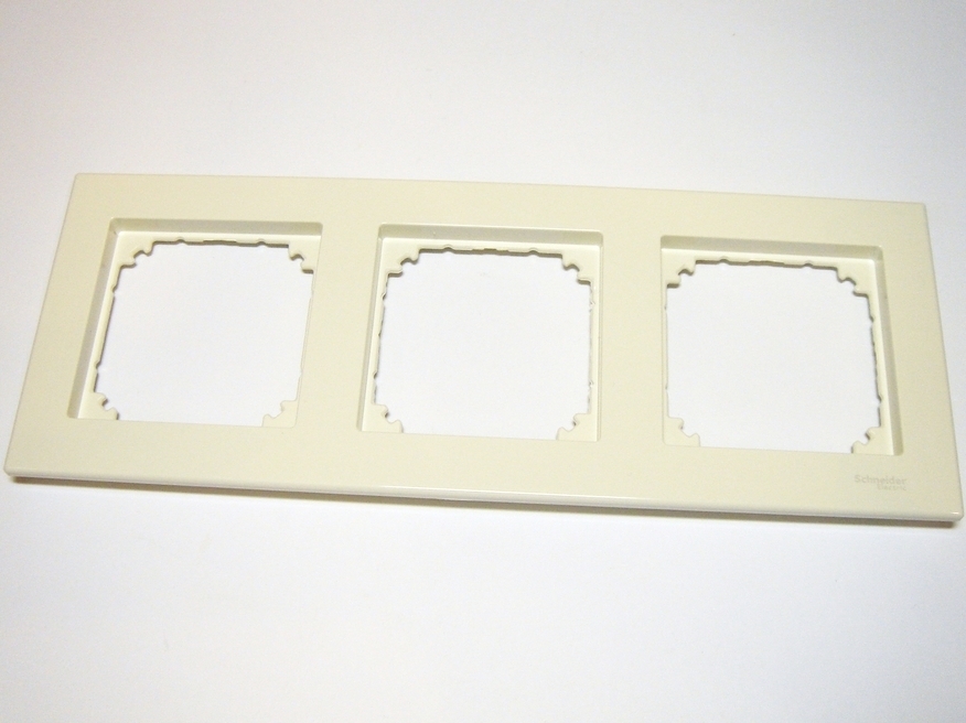 <p>
	3 - kohaline raam Schneider Electric (sari - Merten/M-Smart/System M) MTN478319</p>
