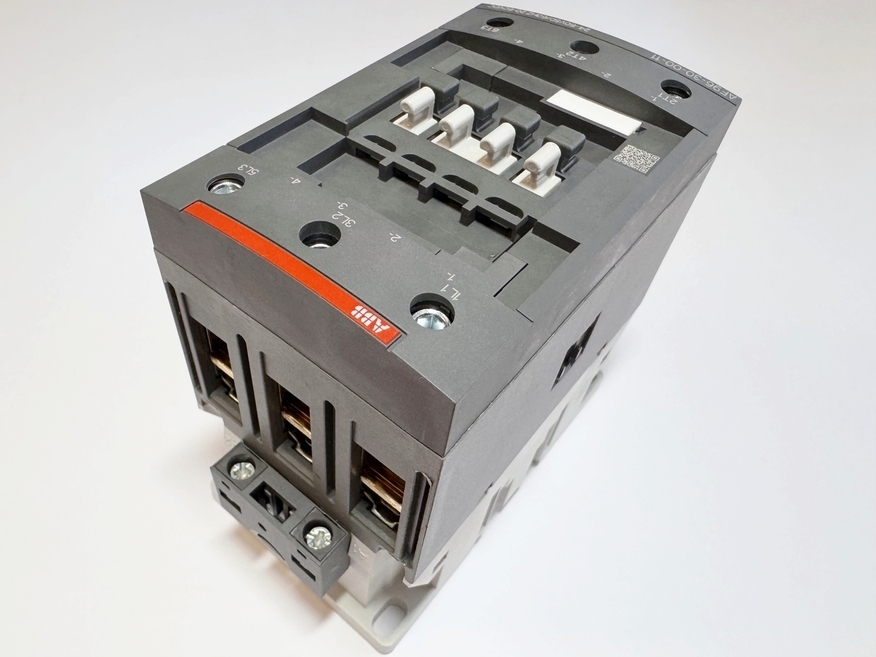 <p>
	Контактор 3-фазный 130A(84кВт), AF96-30-00-11, ABB, 1SBL407001R1100</p>
