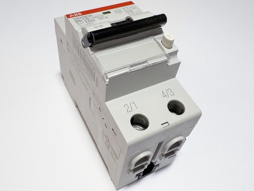 <p>
	Aвтомат тока утечки с автоматическим выключателем 1-фазный Bk 16A, 30мA(0,03A), DS202CMBK16A30, ABB, 2CSR272140R1162</p>
