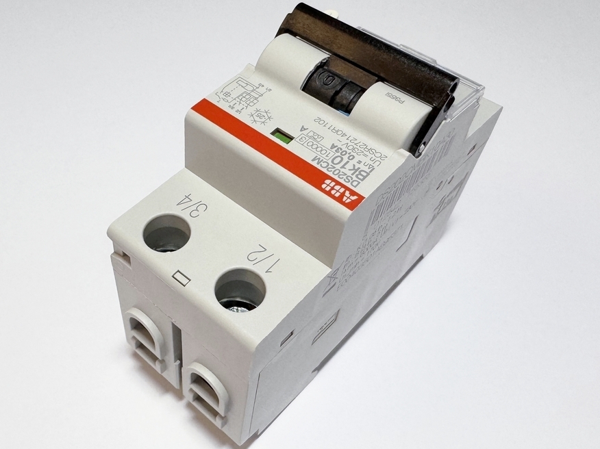 <p>
	Rikkevoolukaitse koos kaitselülitiga 1-faasiline Bk 10A, 30mA(0,03A), DS202CMBk10A30, ABB, 2CSR272140R1102</p>
