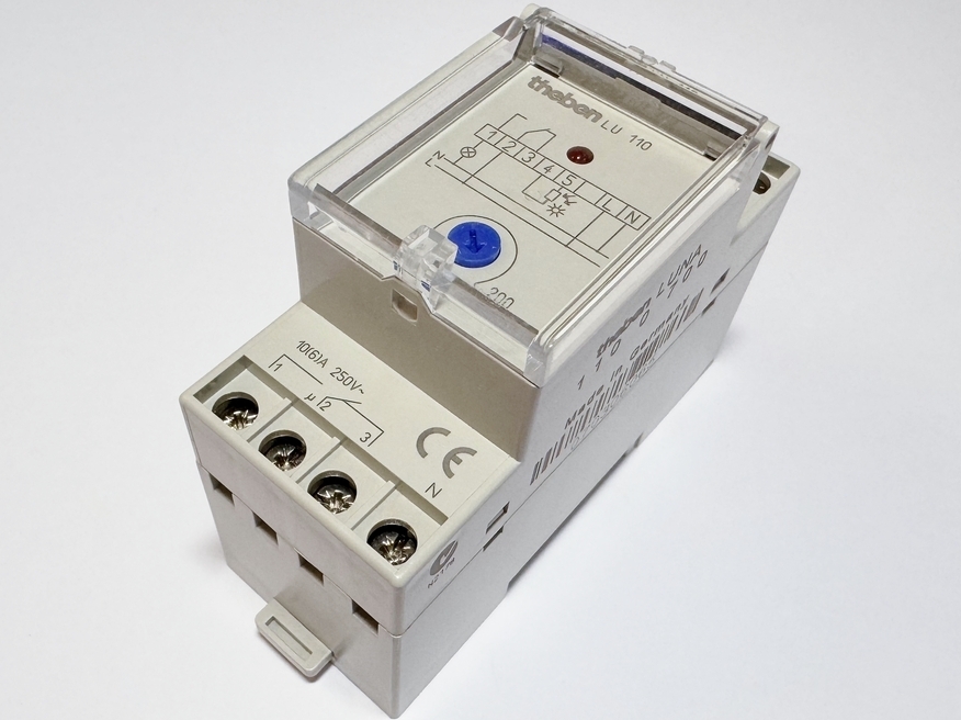 <p>
	Сумеречный выключатель в щит Luna 110, Theben, 1100700</p>
