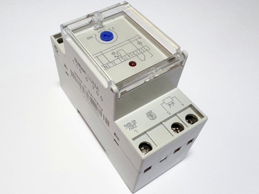 <p>
	Сумеречный выключатель в щит Luna 110, Theben, 1100700</p>
