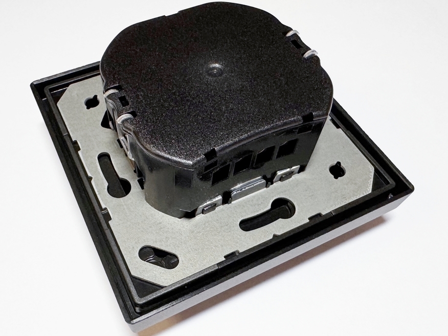 <p>
	Регулятор света скрытой установки Jung (серия - LS 990), 1731DD</p>
