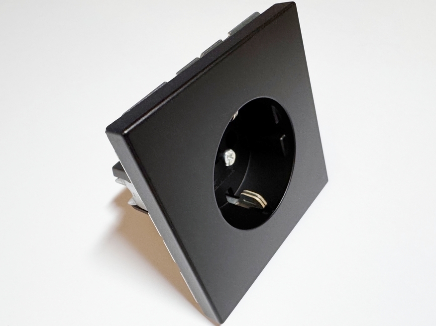 <p>
	Розетка скрытой установки Jung (серия - LS 990), LS1520KISWM</p>
