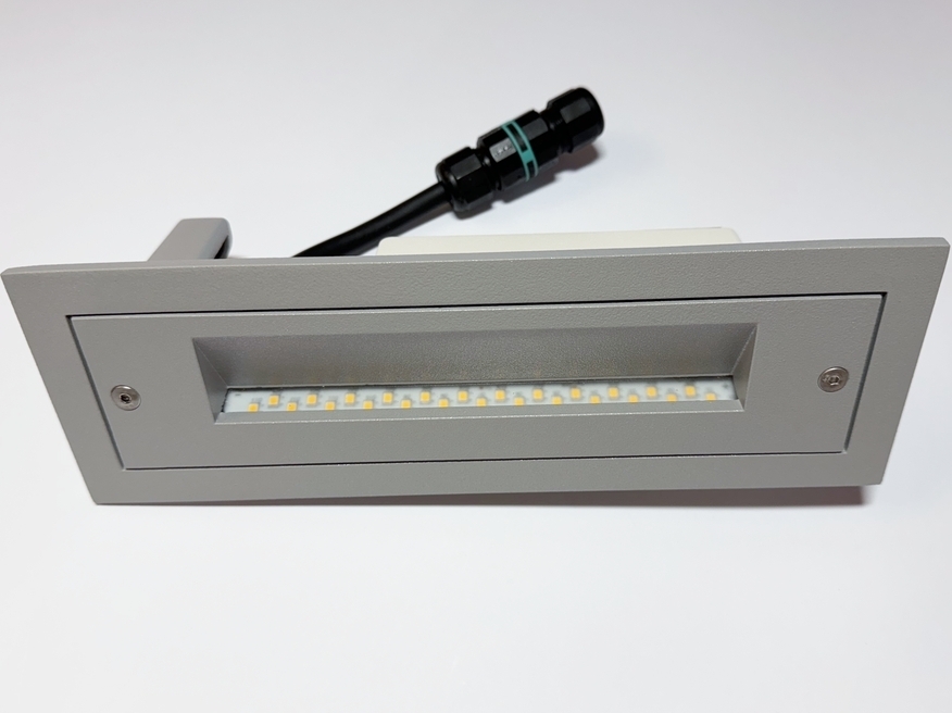 <p>
	<span style="color:#ff0000;">Светодиодный</span> утапливаемый уличный светильник 7 Вт, Insert+1, Prisma, 304116</p>
