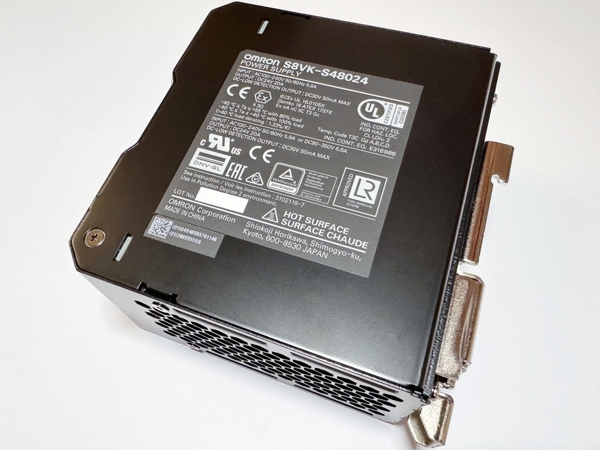 <p>
	Блок питания S8VK-S48024, Omron, с регулировкой</p>
