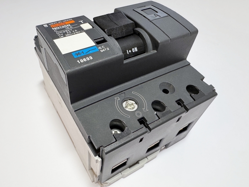 <p>
	Moodulkaitselüliti 3-faasiline C 16A, NG125N, Merlin Gerin, 18633</p>
