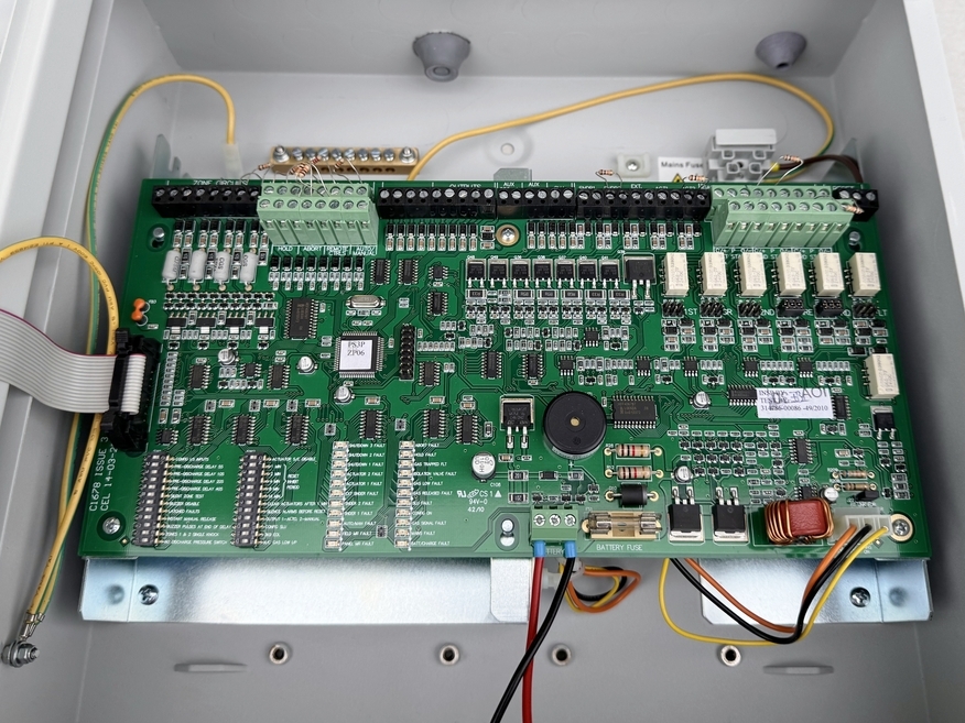 <p>
	Щит системы газового пожаротушения</p>
