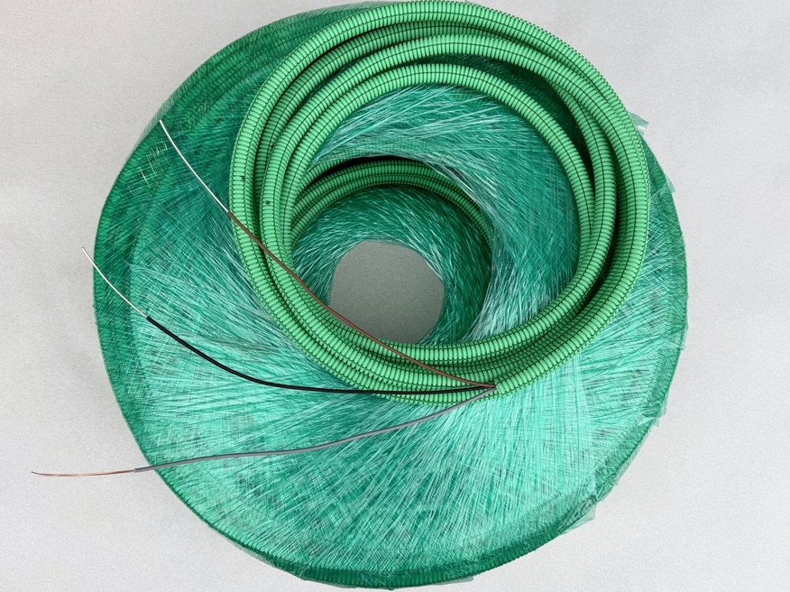 <p>
	<span style="color:#ff0000;">Halogeenivaba</span> painduv kõritoru juhtmetega 3 x 1,5 mm², Preflex Safe</p>
